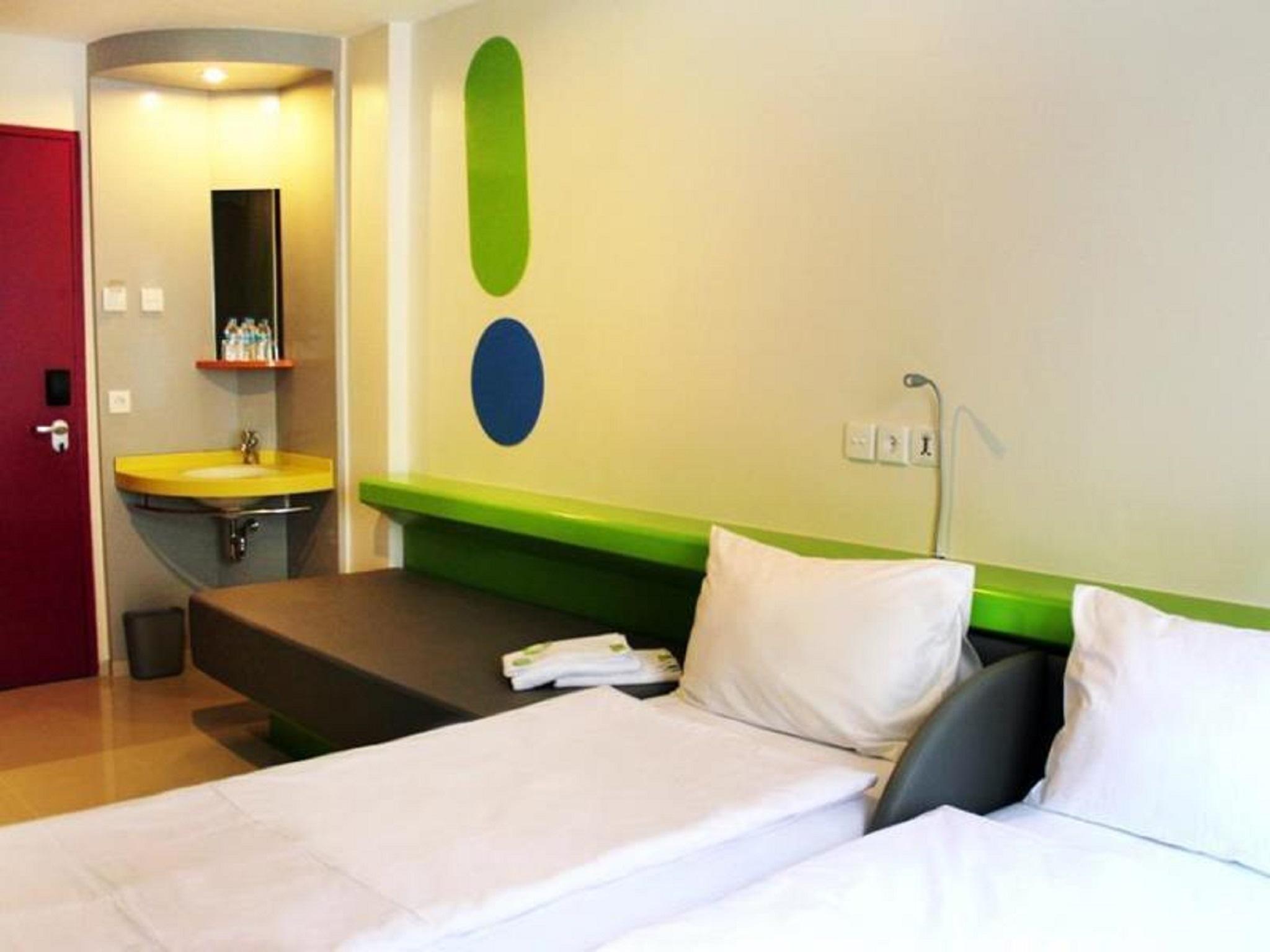 POP! Hotel Tebet Jakarta Exterior foto