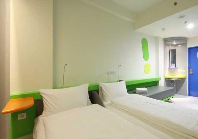 POP! Hotel Tebet Jakarta Exterior foto