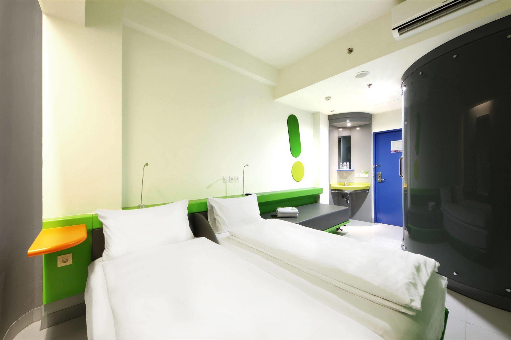 POP! Hotel Tebet Jakarta Exterior foto